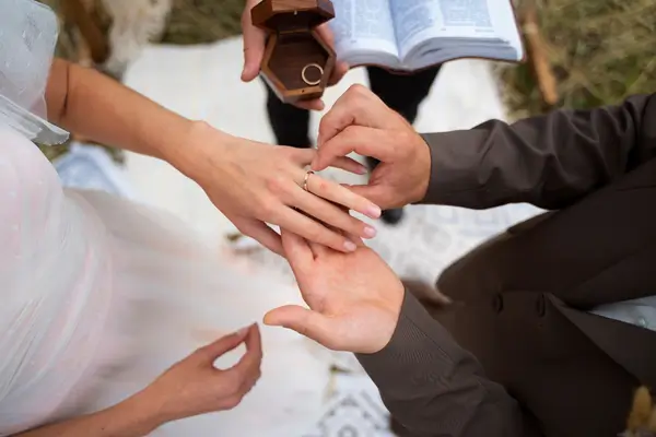 A Hora Certa para Casar Segundo os Princípios Bíblicos