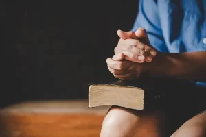 Por que Deus permite o sofrimento: Uma Visão Bíblica
